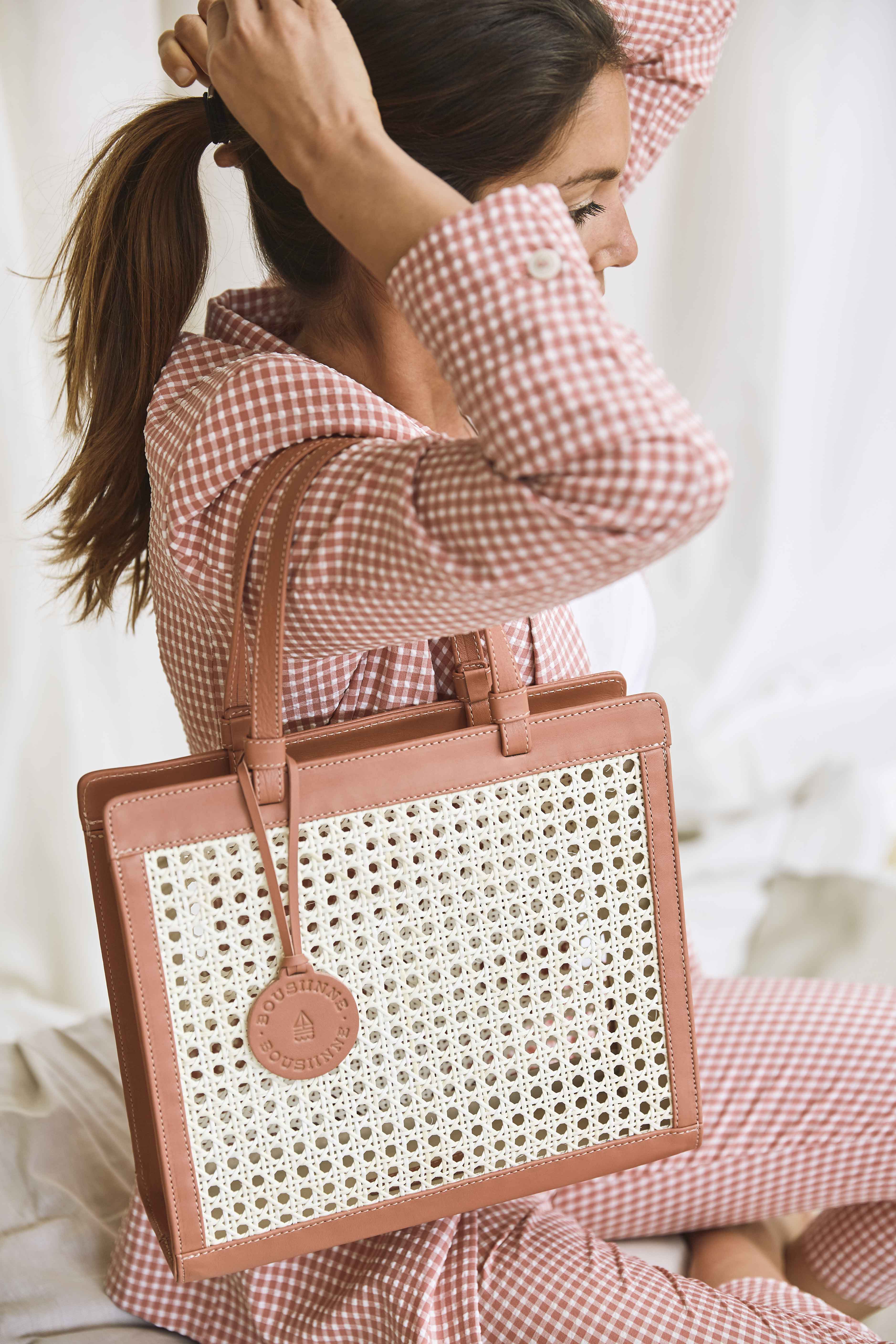 CORAL CHAÎSE CARRÉ HANDBAG