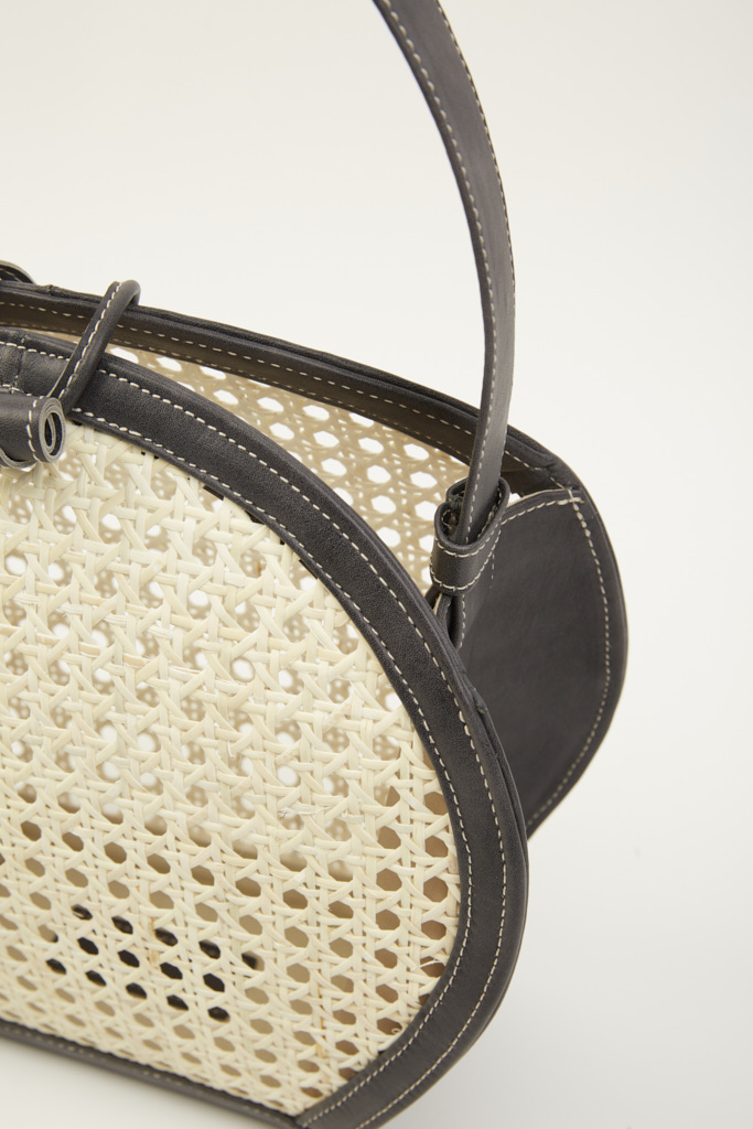 BLACK CHAÎSE BALLON HANDBAG