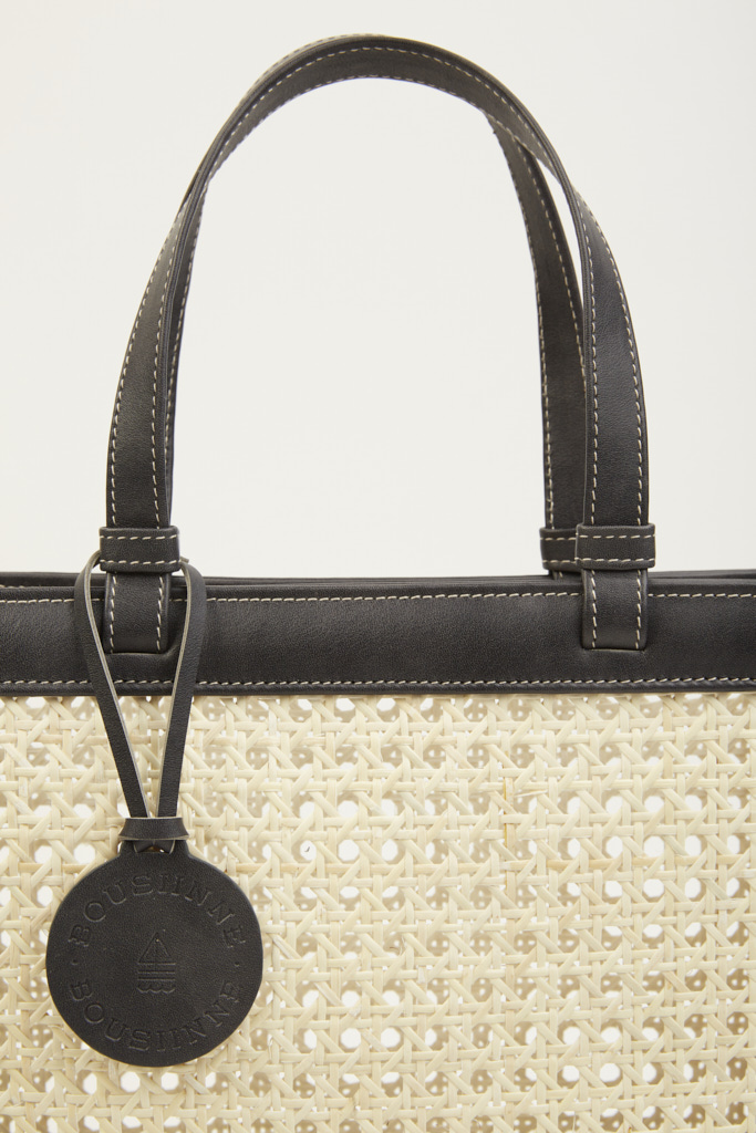 BLACK CHAÎSE CARRÉ HANDBAG