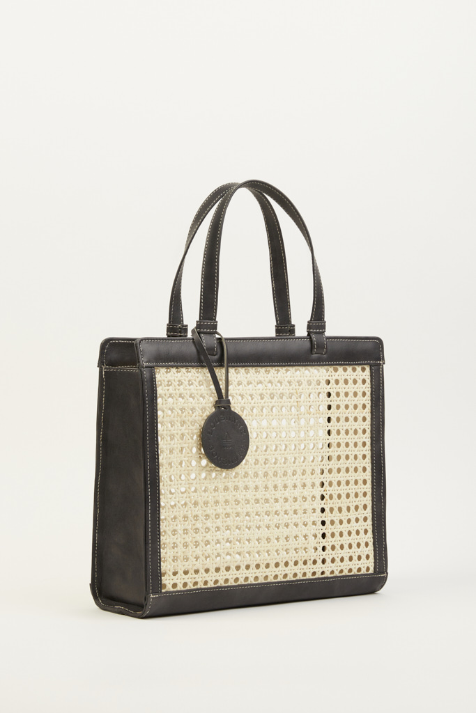 BLACK CHAÎSE CARRÉ HANDBAG