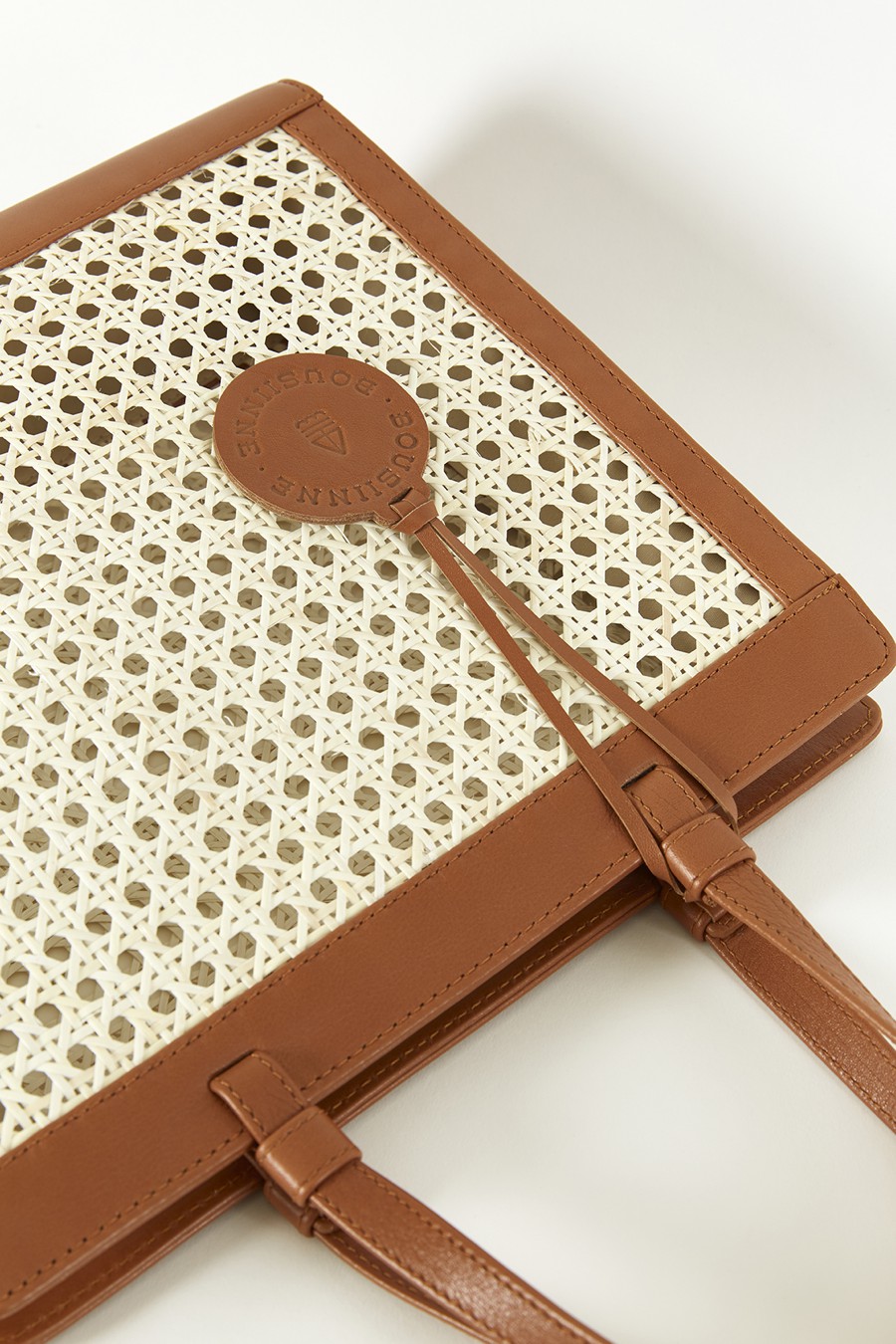 CAMEL CHAÎSE CARRÉ HANDBAG