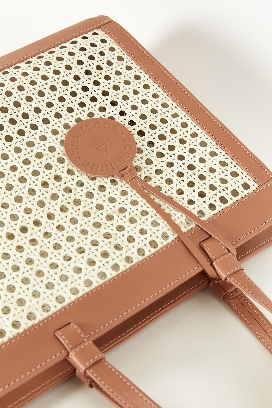 CORAL CHAÎSE CARRÉ HANDBAG