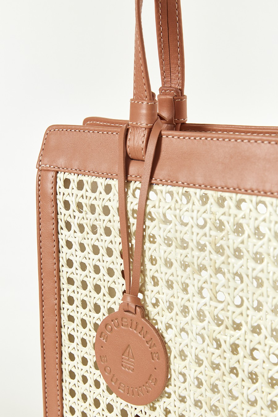 CORAL CHAÎSE CARRÉ HANDBAG