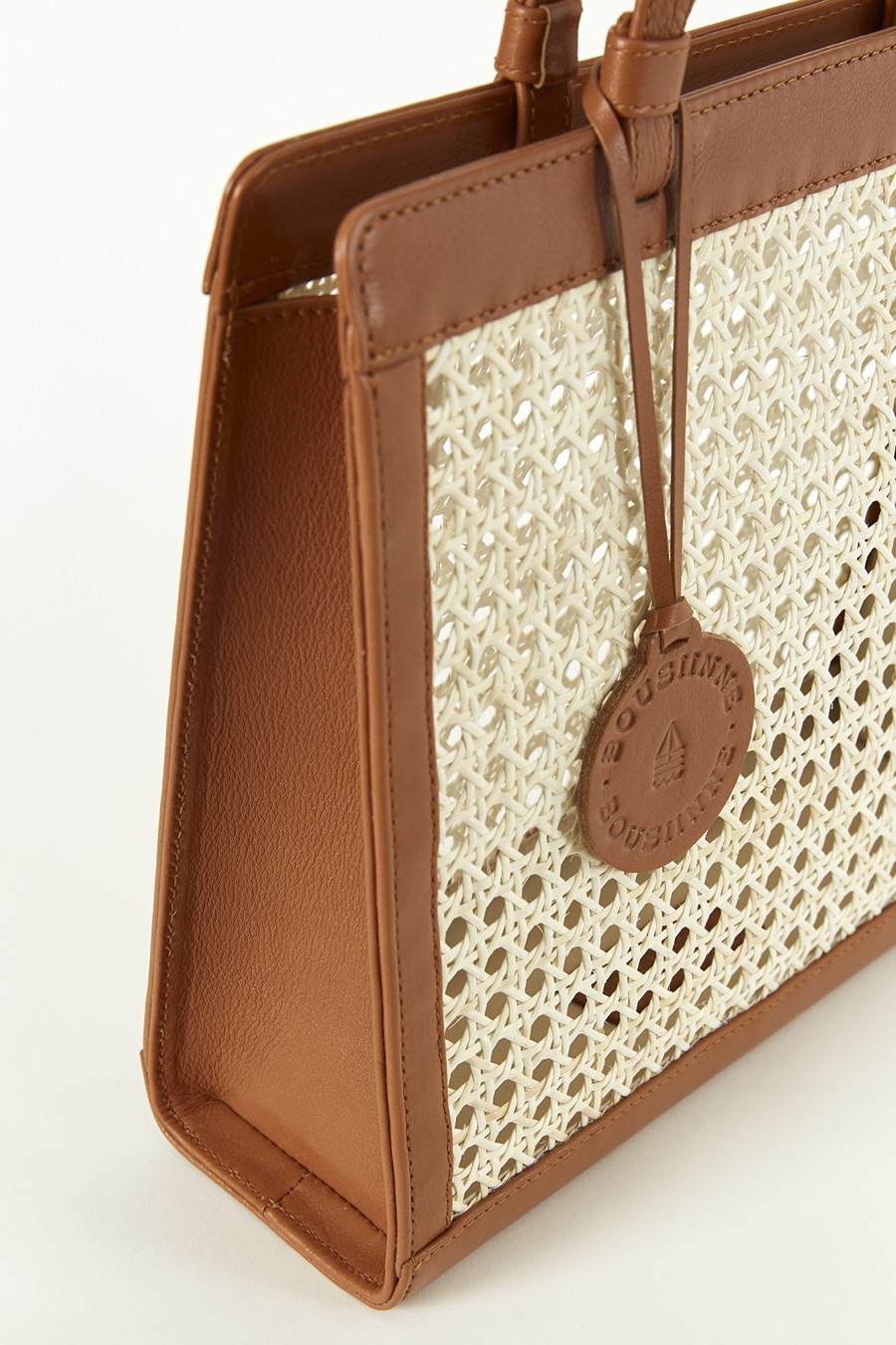 CAMEL CHAÎSE CARRÉ HANDBAG