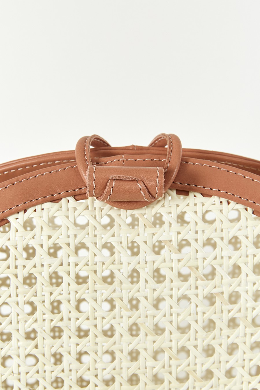 CORAL CHAÎSE BALLON HANDBAG